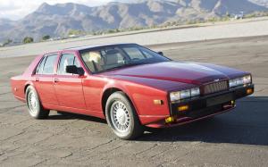 Aston Martin Lagonda Series 4